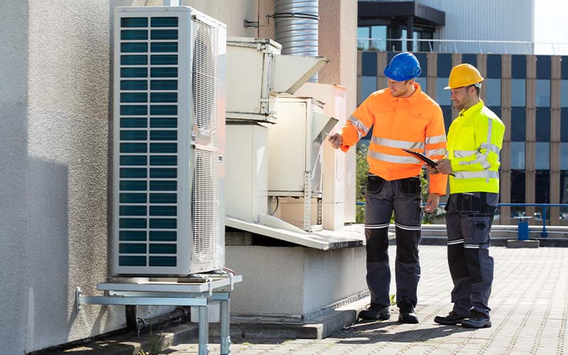 An AC experts Checking Air Conditioning Unit